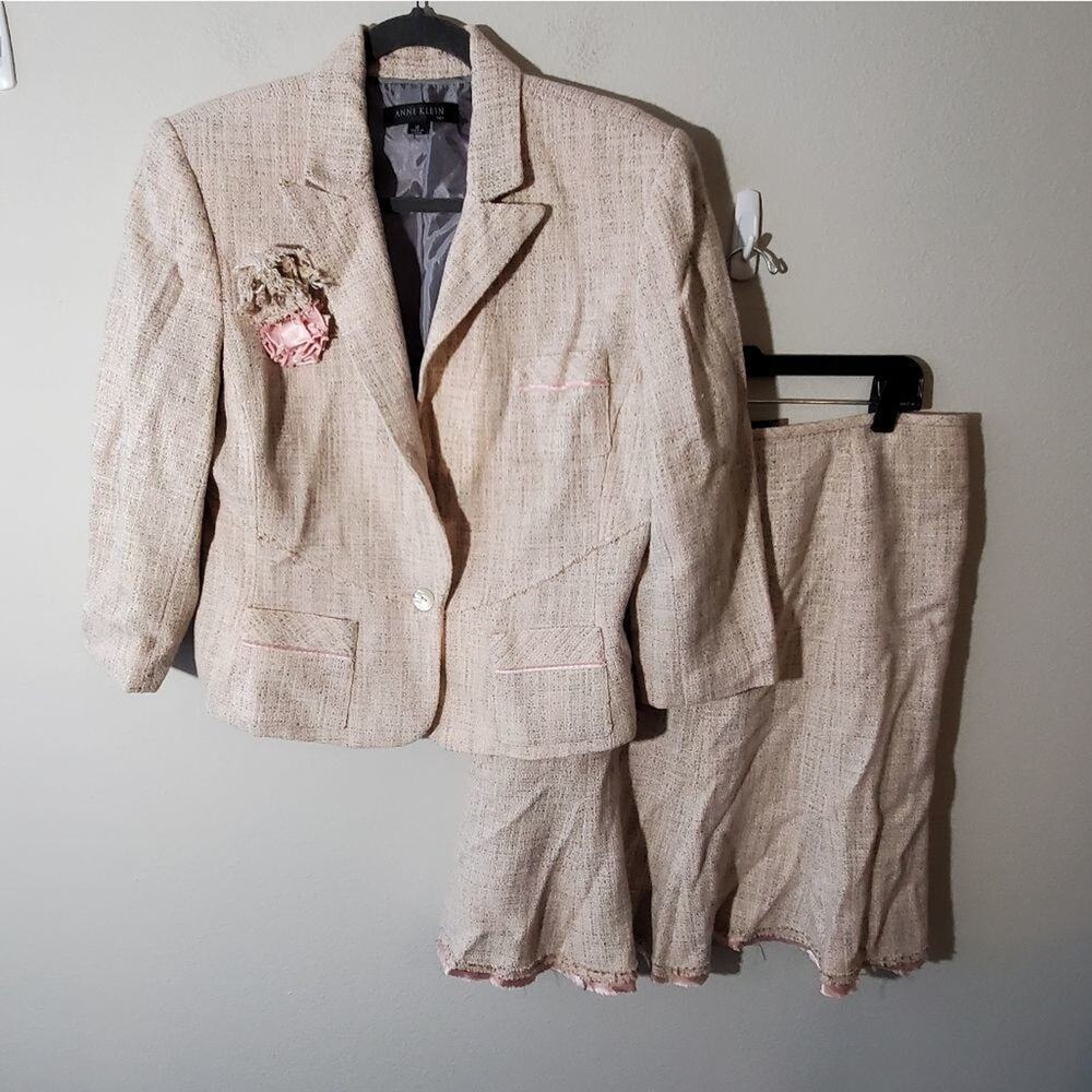 Anne Klein rosettes boulce suit jacket and tulip skirt plus size 14‎